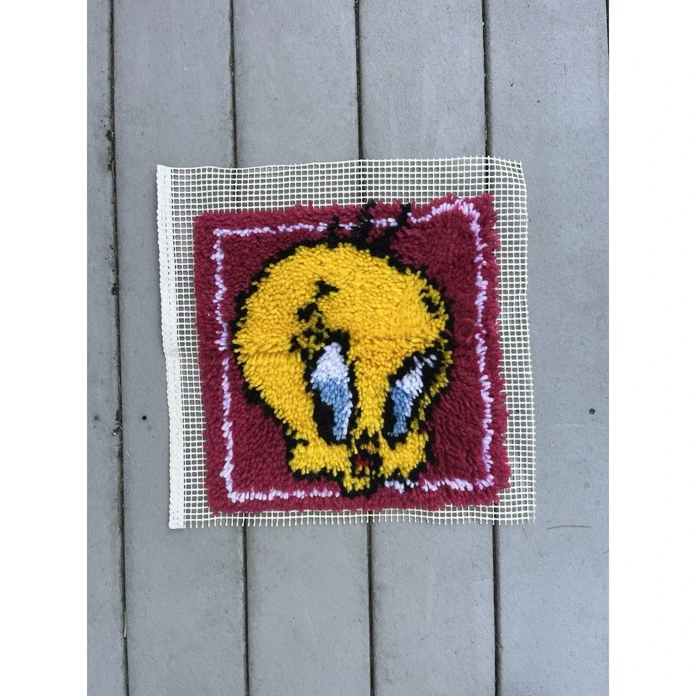National Yarn Crafts Looney Tunes Hook Rug Tweety Bird - Completed Wall Decor